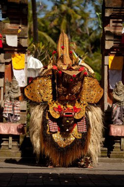 BALI, INDONESIA  APRIL 9: Balinese actors during a classic national Balinese dance formal wear on April 9, 2012 on Bali, Indonesia. formal wear is very popular cultural show on Bali.
